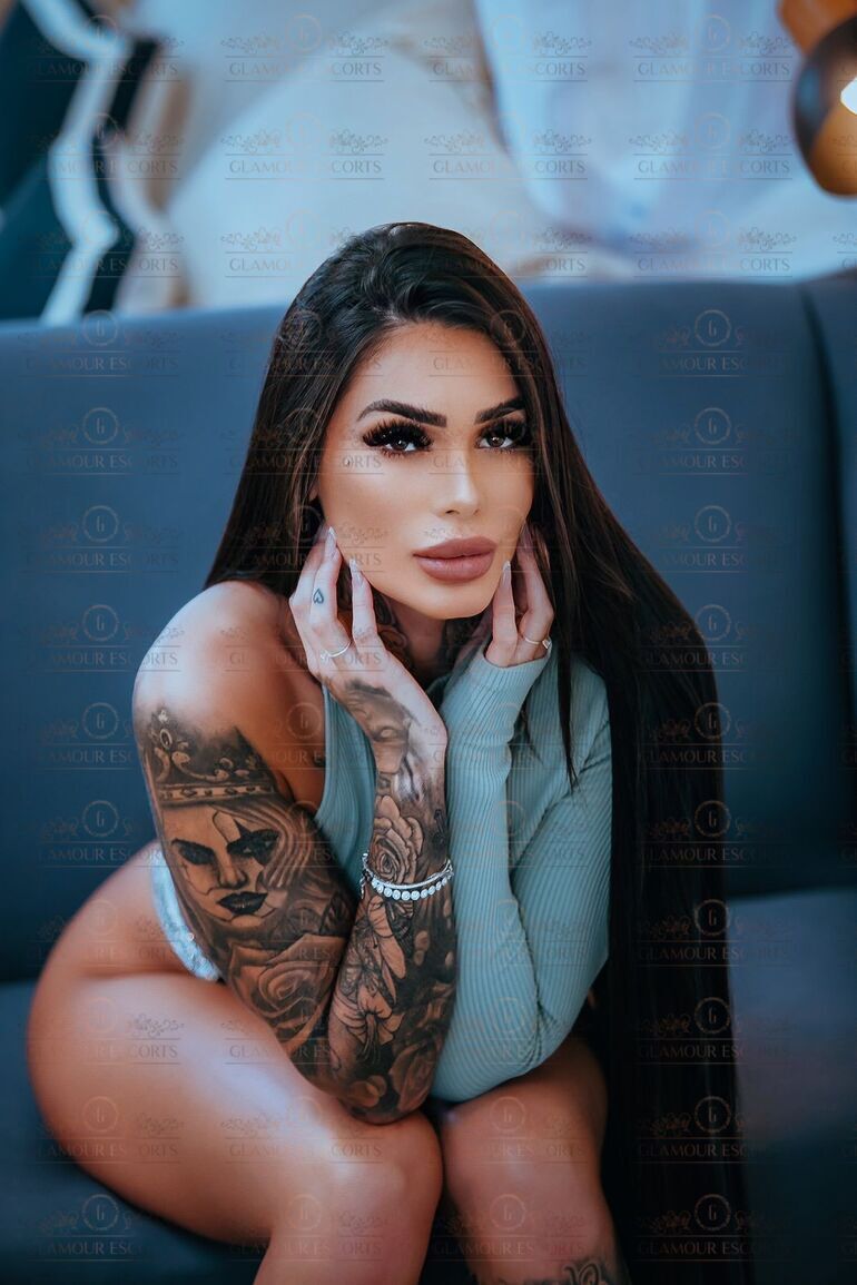 Valentina-escortin-athens-city-tour-in-athens (3)