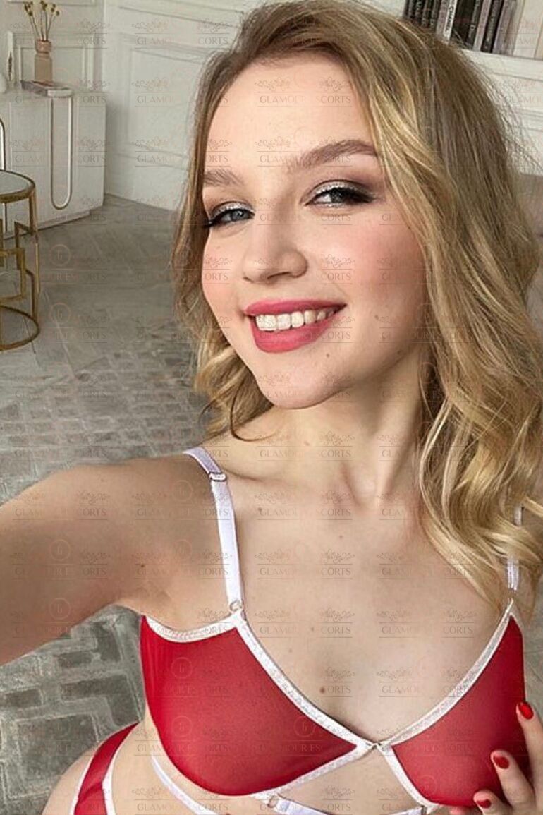 Marta-2-escorts-in-athens-city-tour-in-athens (6)