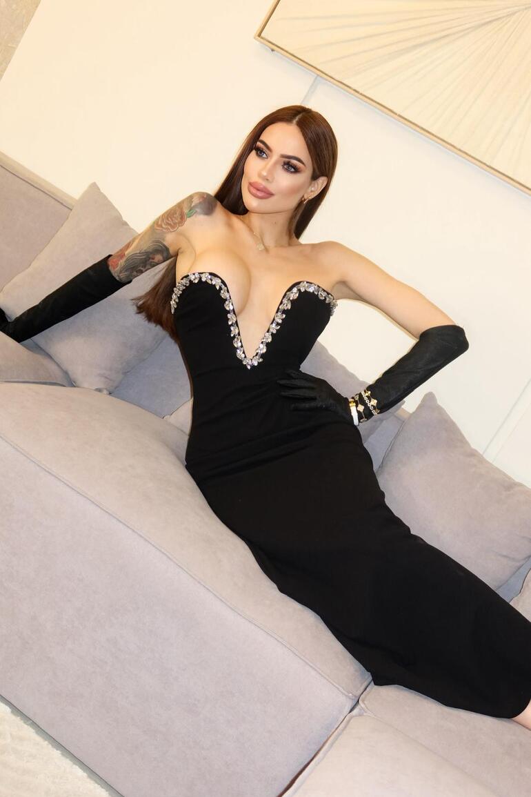 Angelina-Escorts-In-Athens-City-Tours-In-Athens- (20)