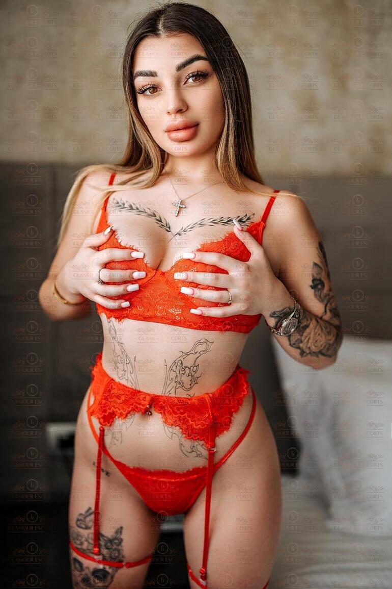 Jena-escort-in-athens-city-tour-in-athens (5)