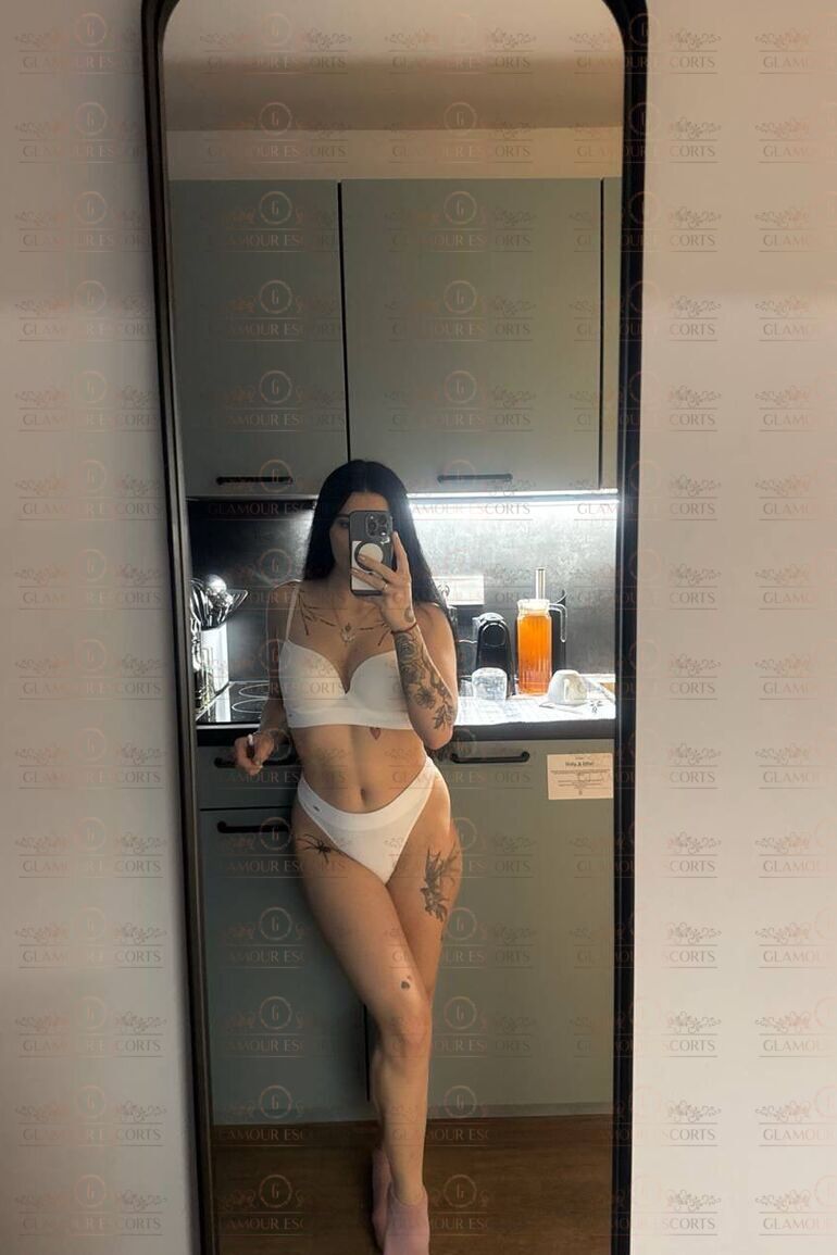 Mira-3-escort-in-athens-city-tour-in-athens (9)