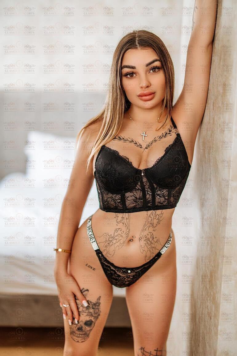 Jena-escort-in-athens-city-tour-in-athens (3)