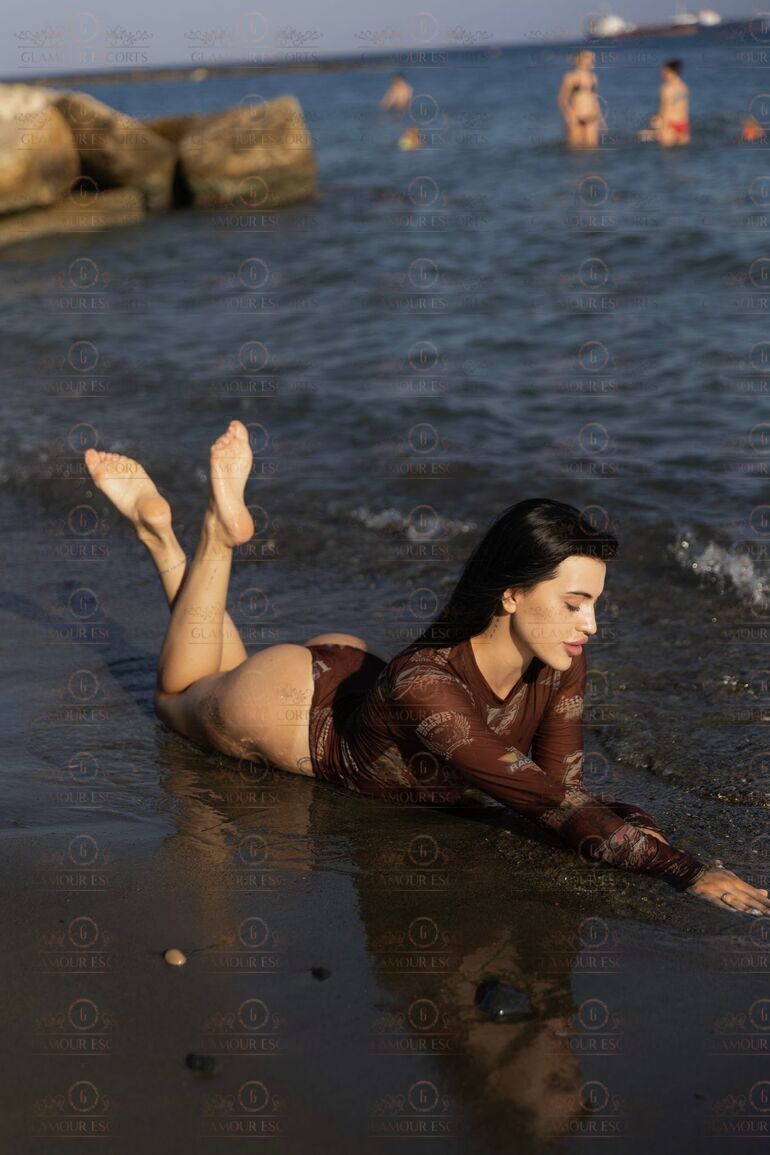 Mira-3-escort-in-athens-city-tour-in-athens (1)