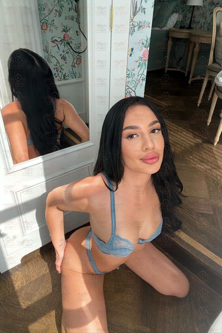 Milana-escorts-in-athens-city-tour-in-athens (12)