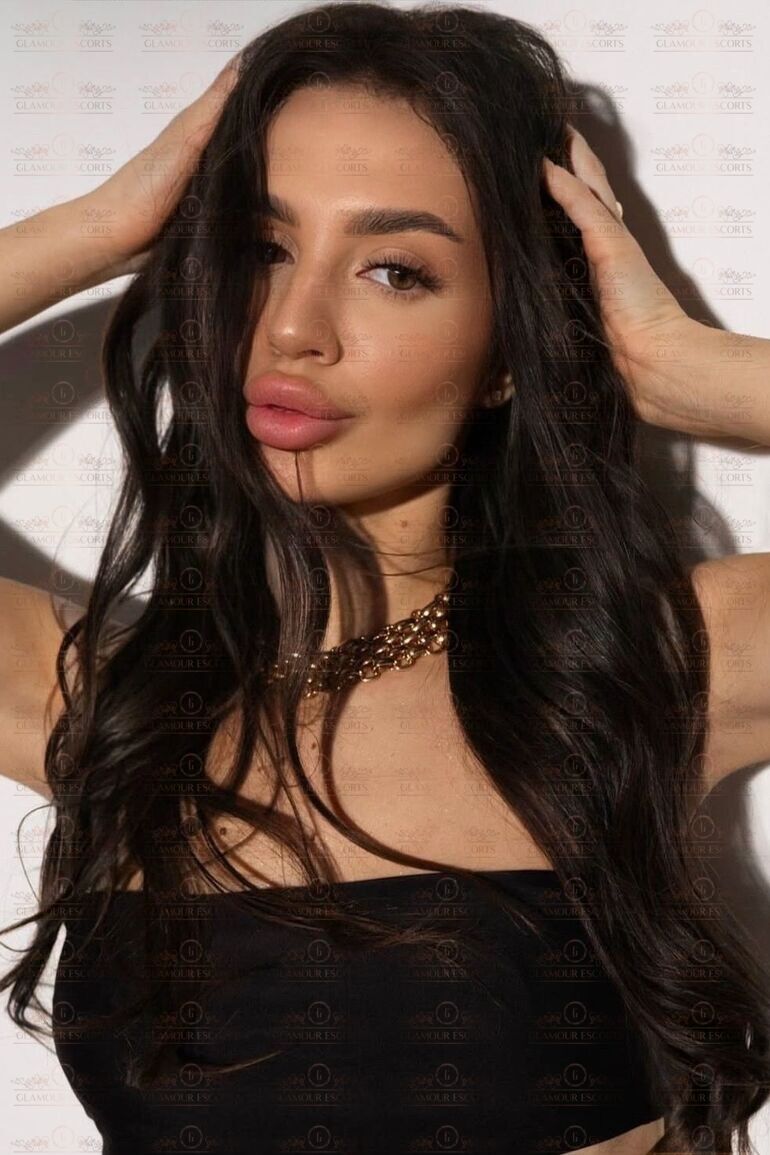 Milana-escorts-in-athens-city-tour-in-athens (2)